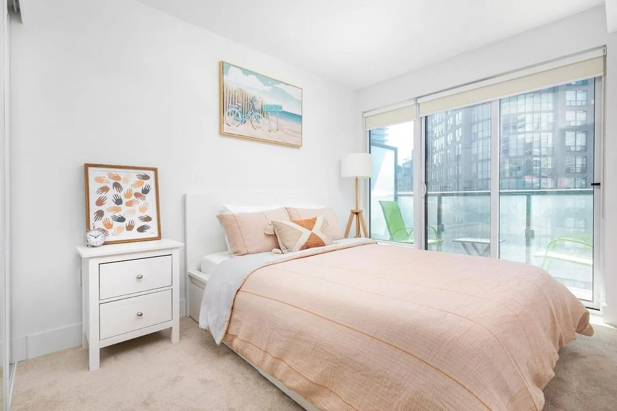 1Br With Sofa Bed That Sleeps 3 By Yorkville! Toronto